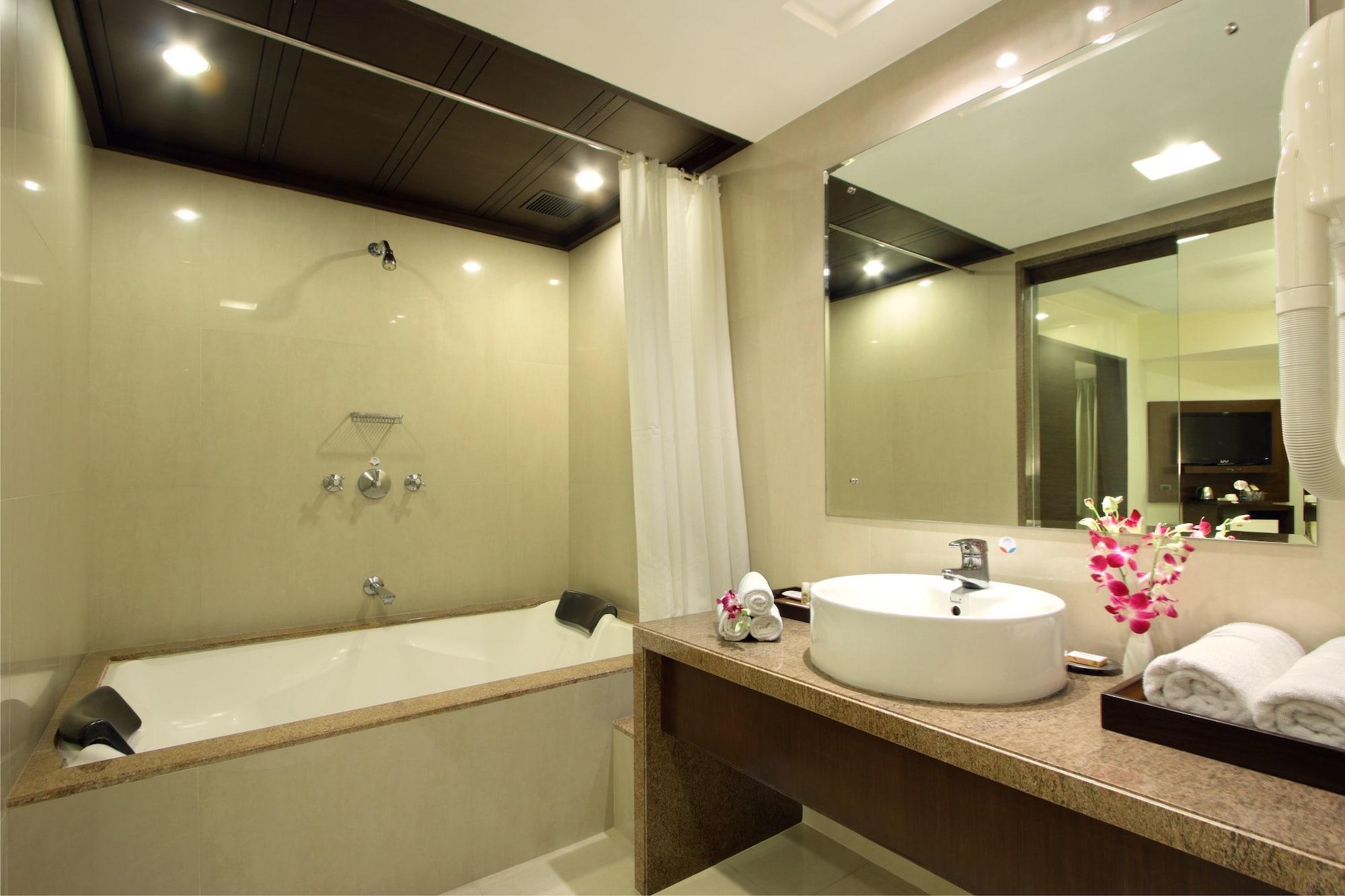 ואדודרה Hotel Express Towers מראה חיצוני תמונה