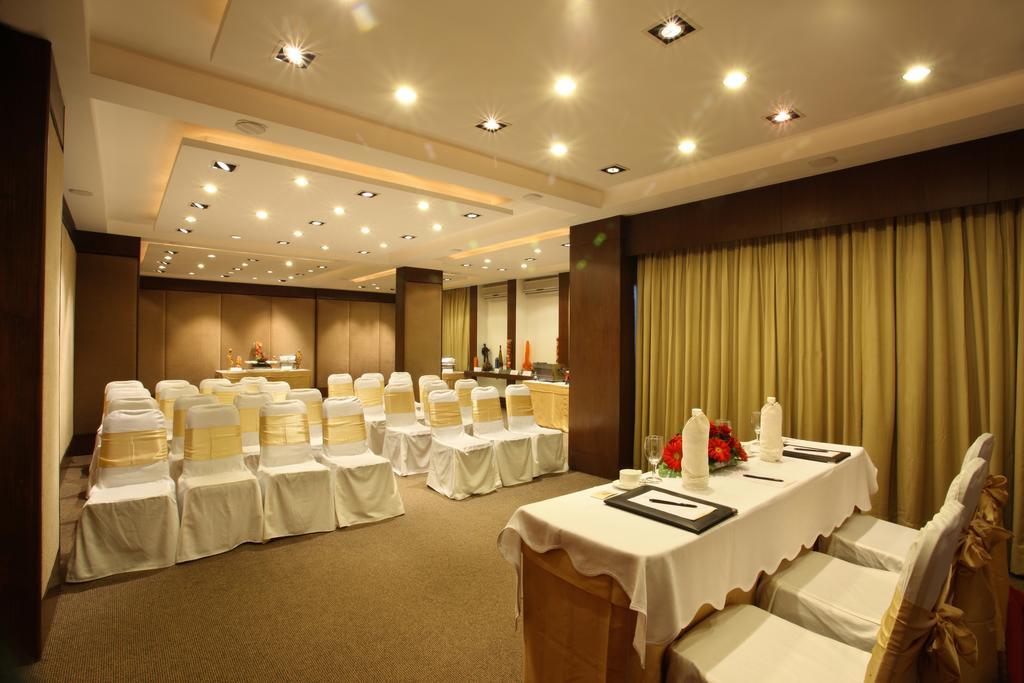 ואדודרה Hotel Express Towers מראה חיצוני תמונה