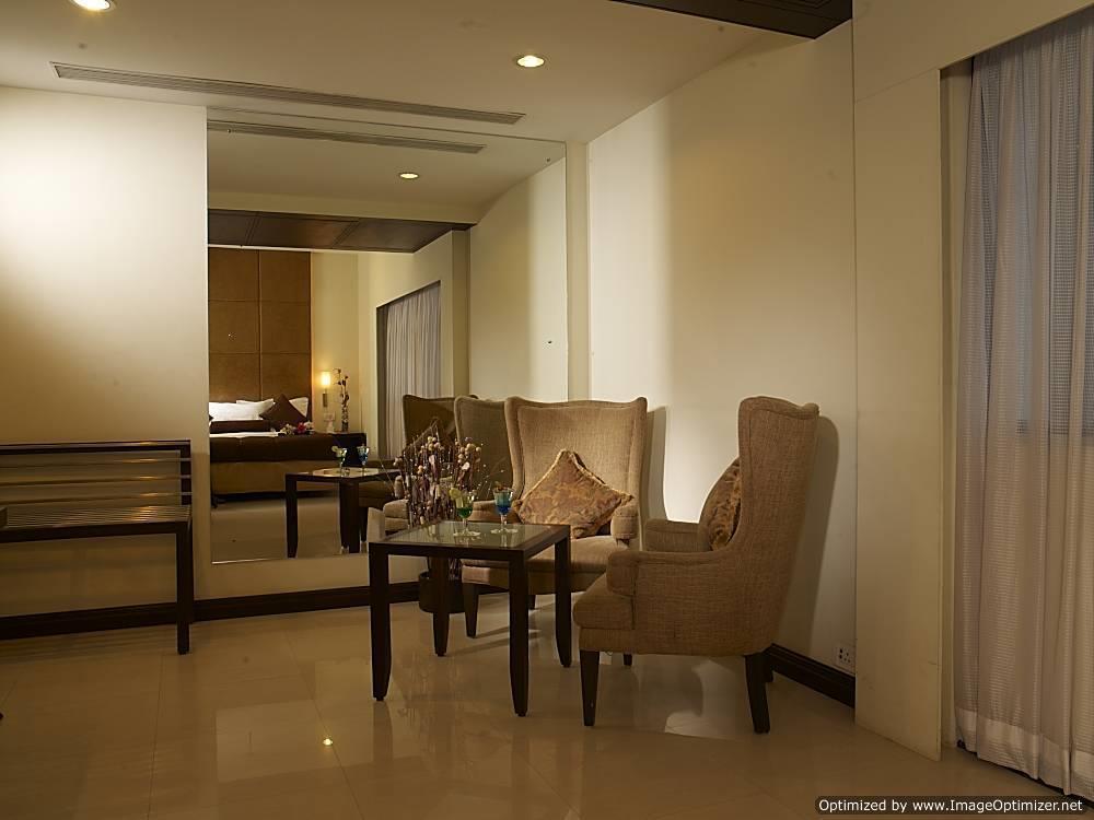 ואדודרה Hotel Express Towers מראה חיצוני תמונה
