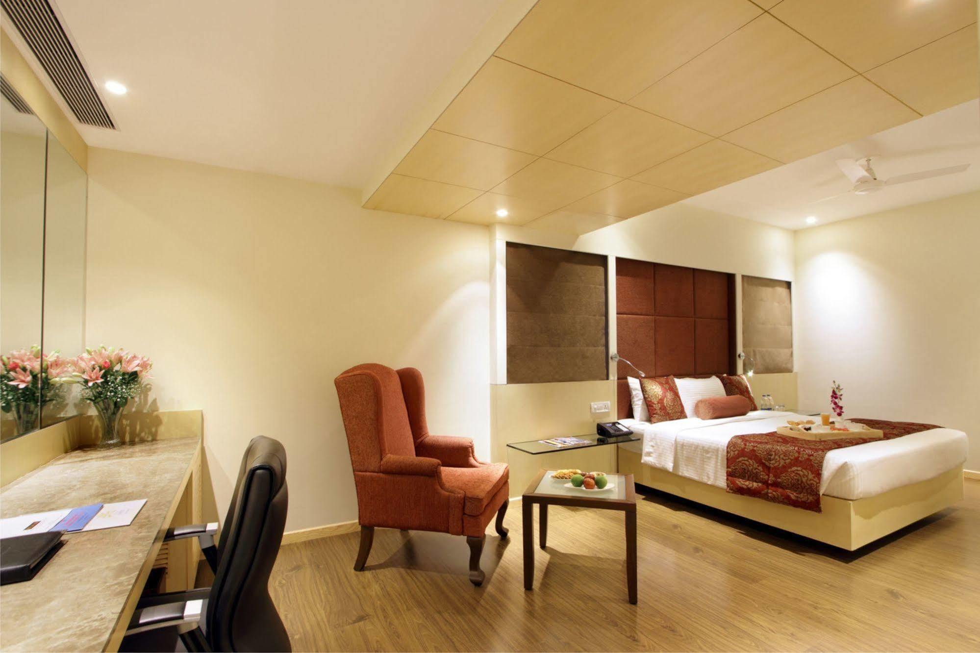 ואדודרה Hotel Express Towers מראה חיצוני תמונה